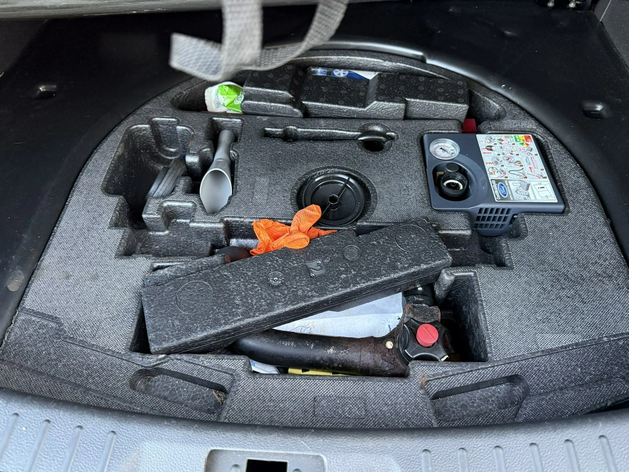 Ford Kuga - Zdjęcie 34