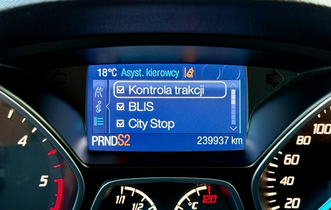 Ford Kuga - Zdjęcie 25