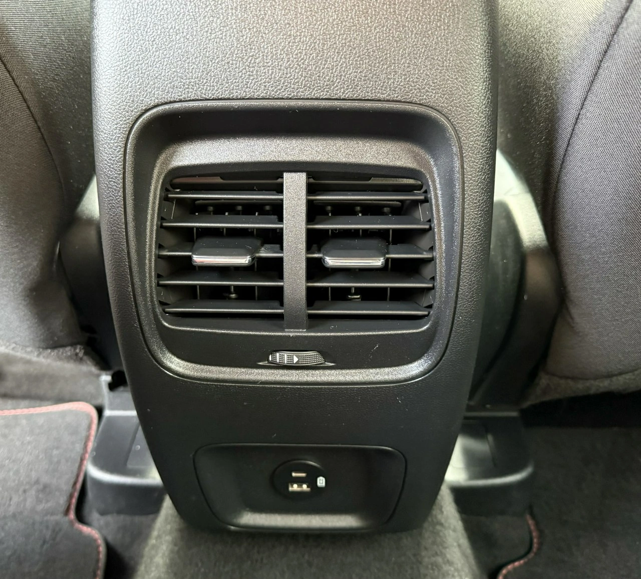 Ford Kuga - Zdjęcie 34