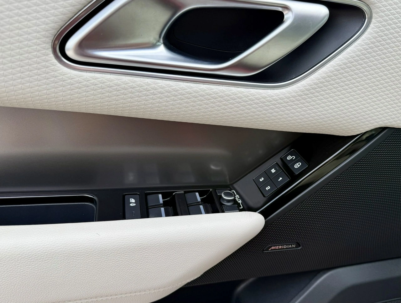 Land Rover Range Rover Velar - Zdjęcie 33