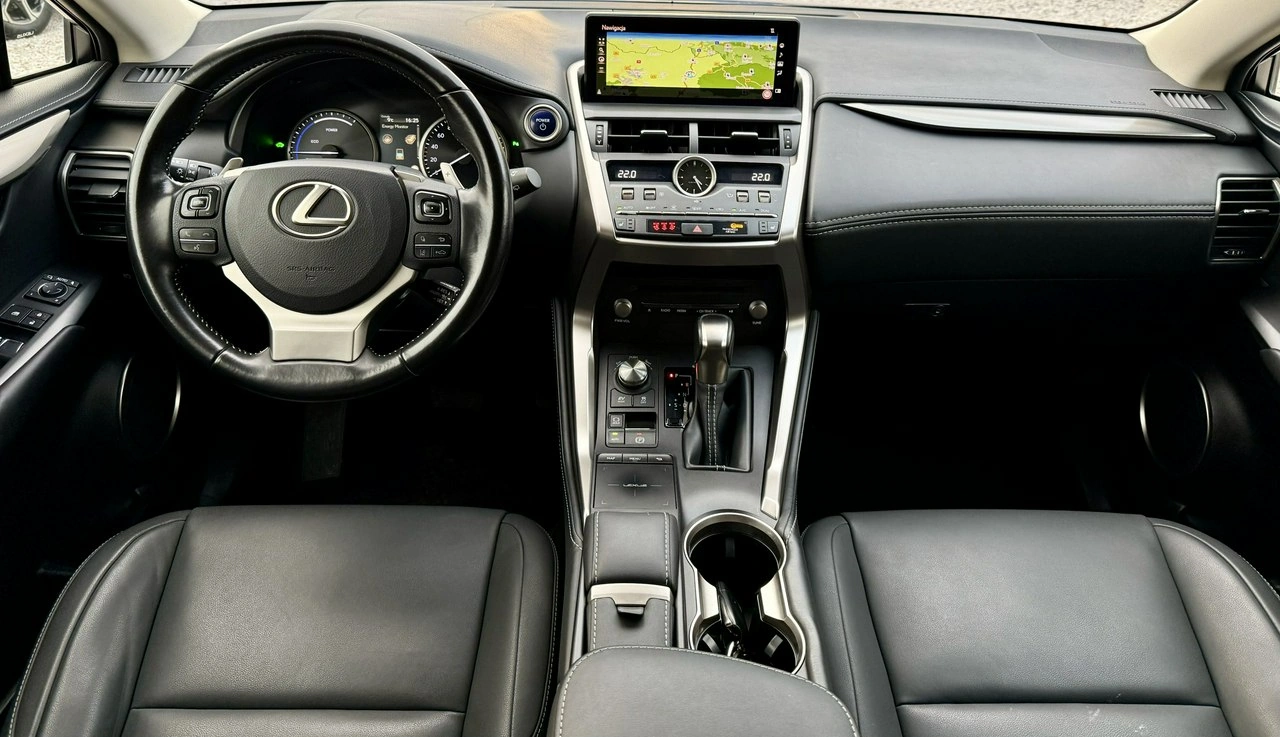 Lexus NX - Zdjęcie 10