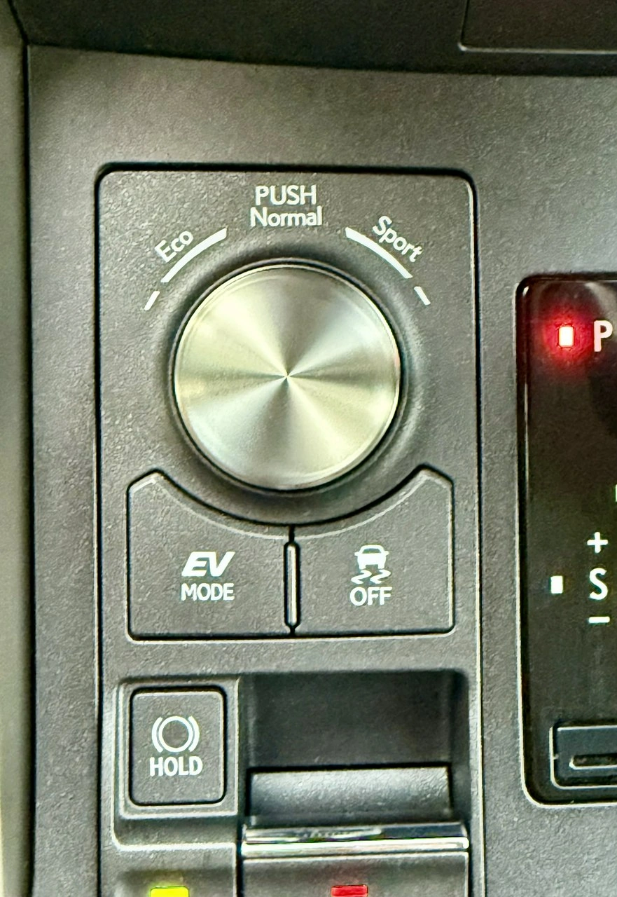 Lexus NX - Zdjęcie 30