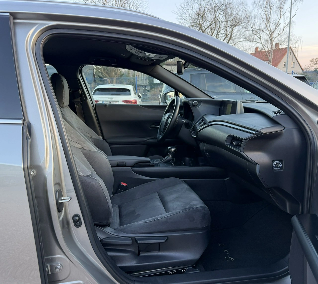 Lexus UX - Zdjęcie 12