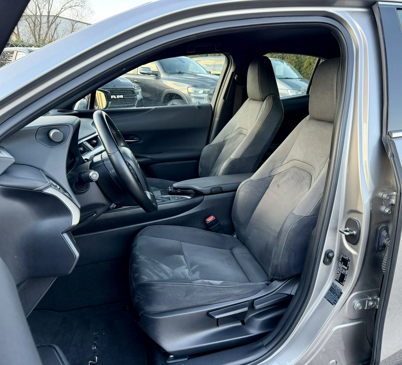 Lexus UX - Zdjęcie 14