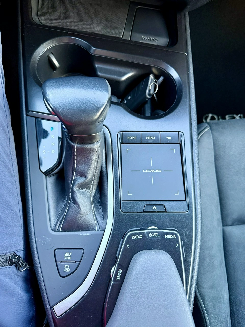 Lexus UX - Zdjęcie 23