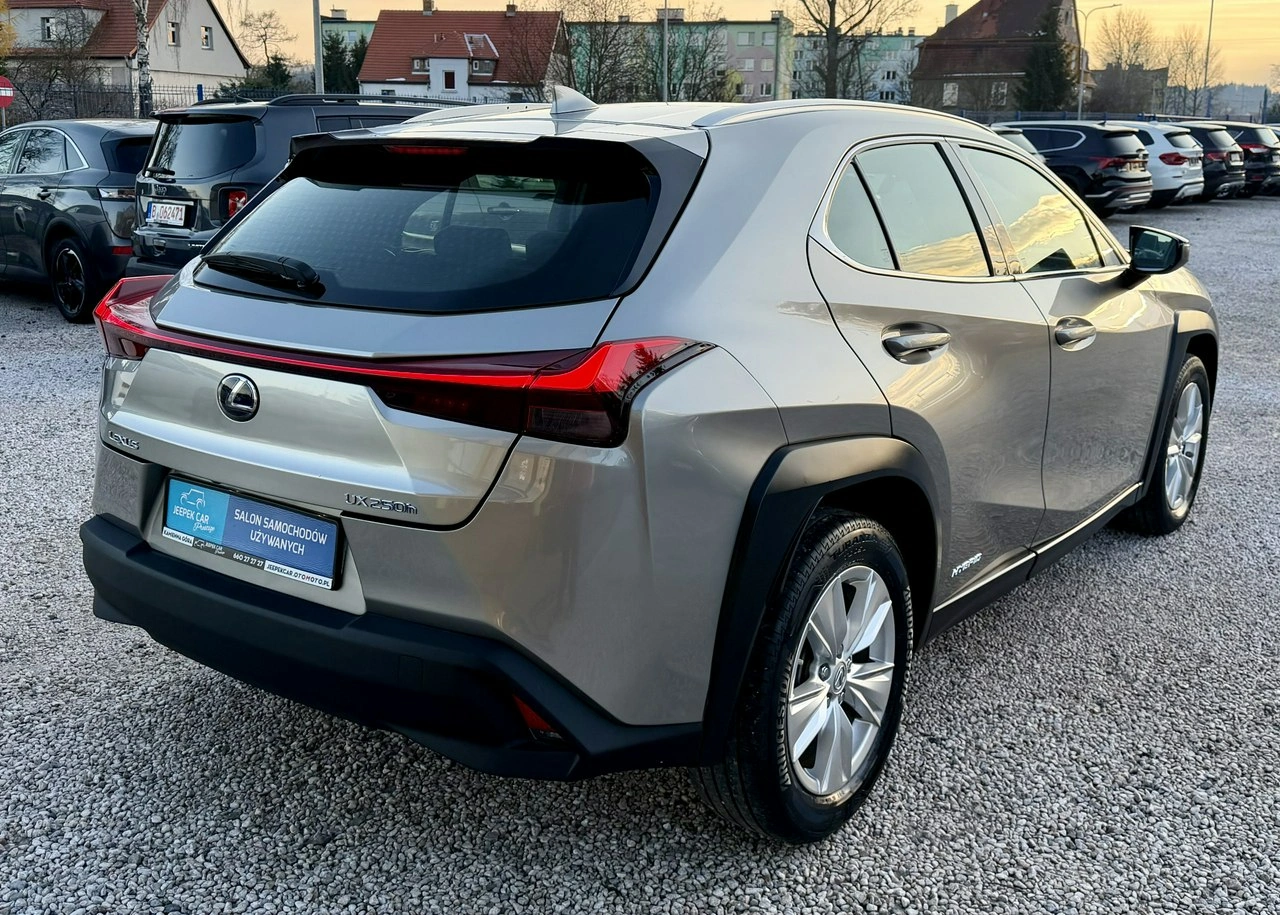 Lexus UX - Zdjęcie 4