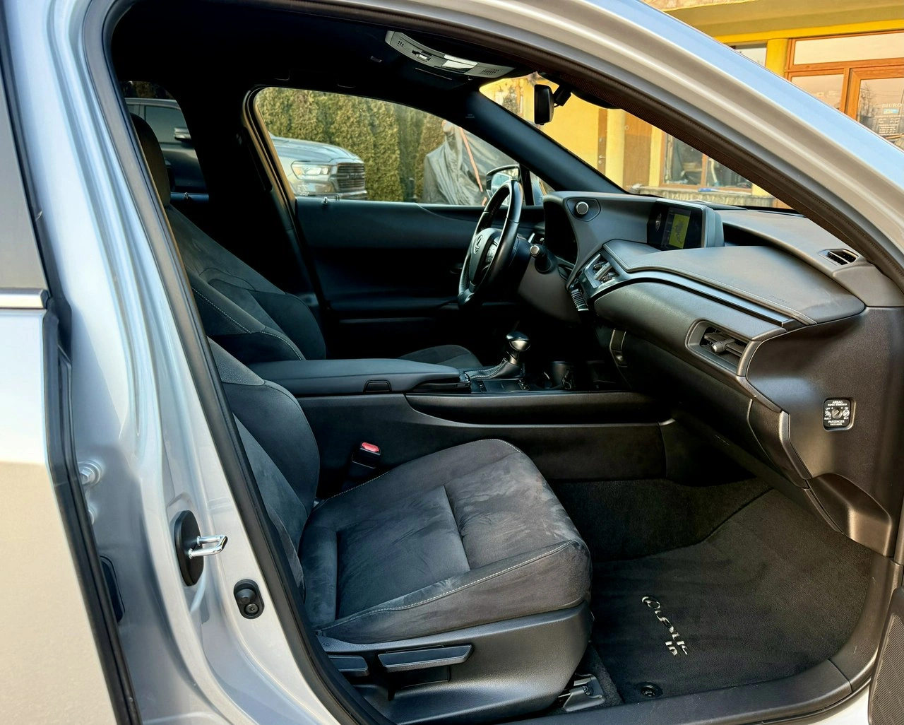 Lexus UX - Zdjęcie 12