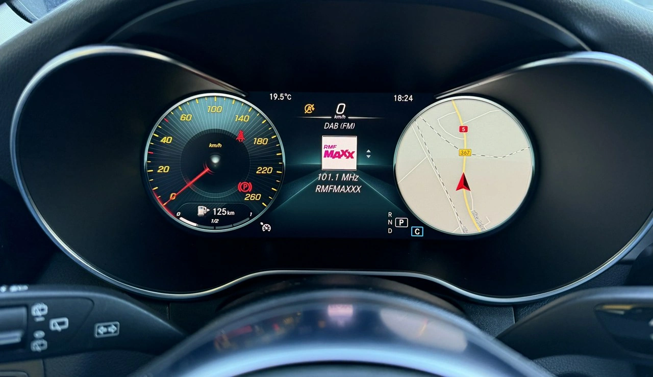 Mercedes GLC 300 - Zdjęcie 30