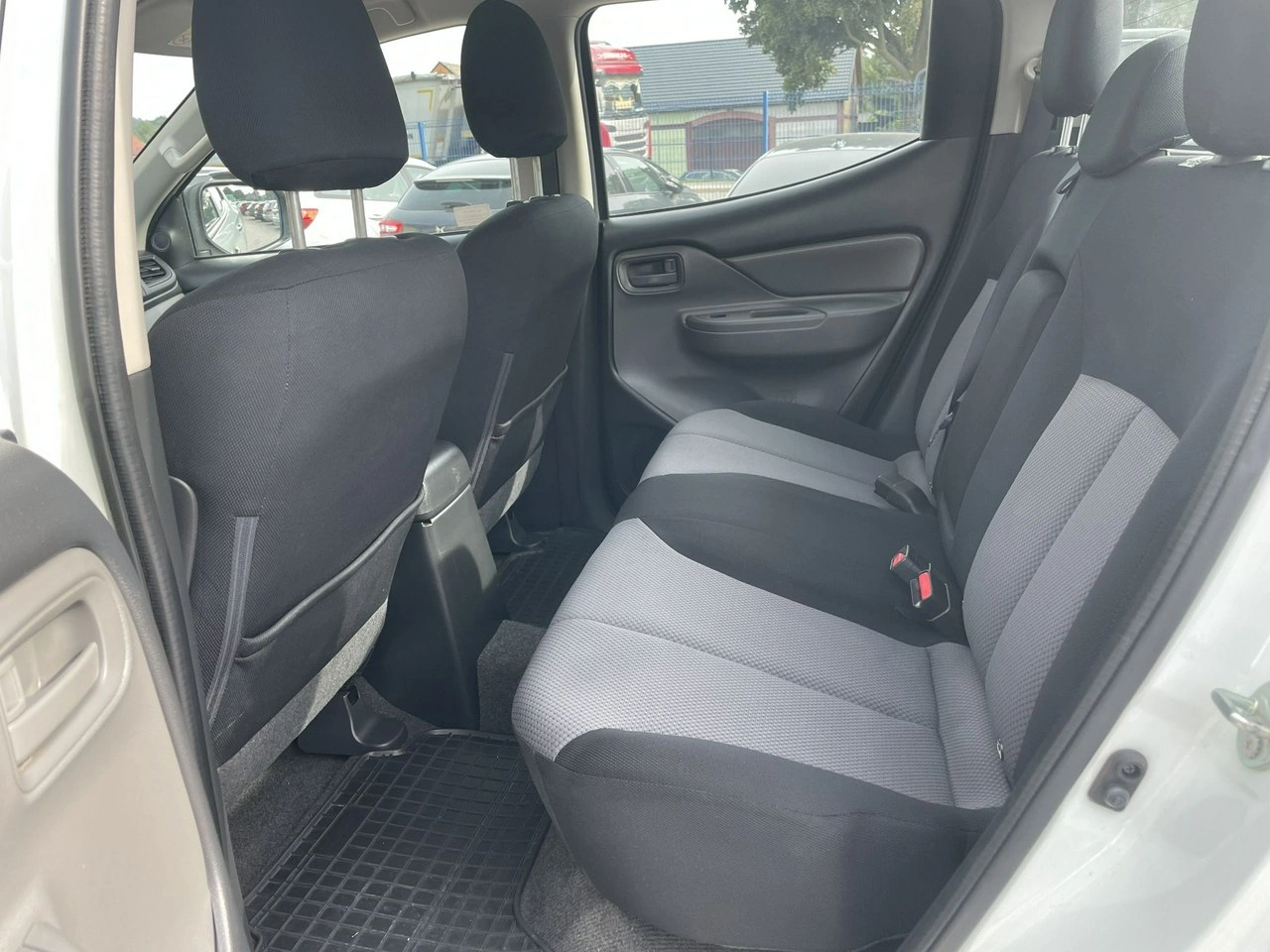 Mitsubishi L200 - Zdjęcie 10