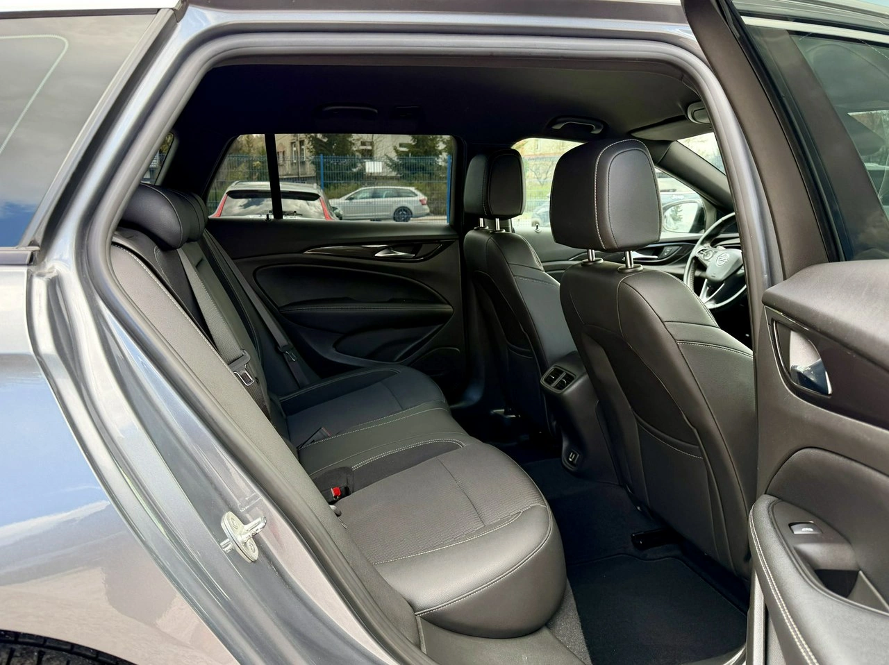 Opel Insignia - Zdjęcie 11
