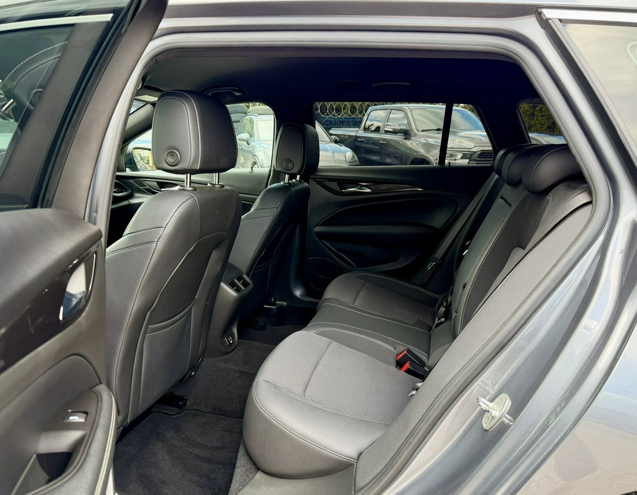 Opel Insignia - Zdjęcie 9