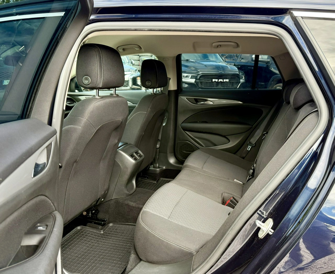 Opel Insignia - Zdjęcie 9