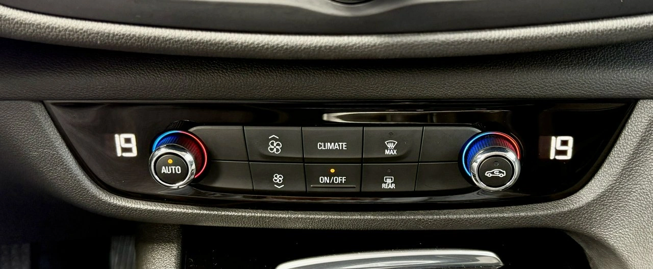 Opel Insignia - Zdjęcie 21