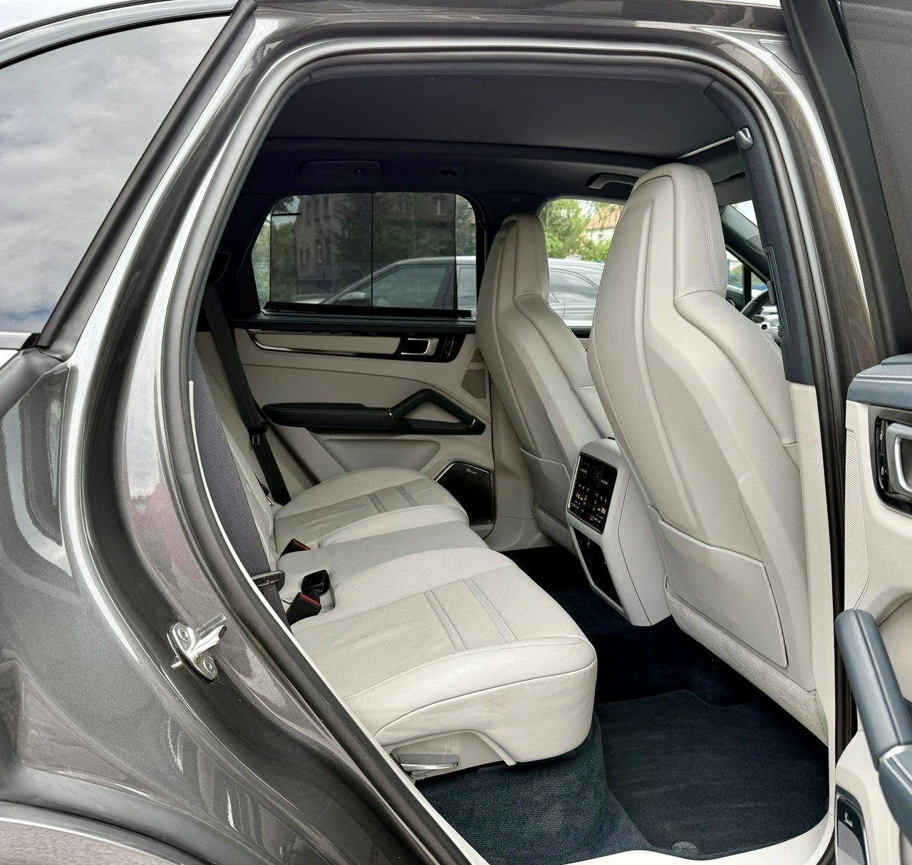 Porsche Cayenne - Zdjęcie 11
