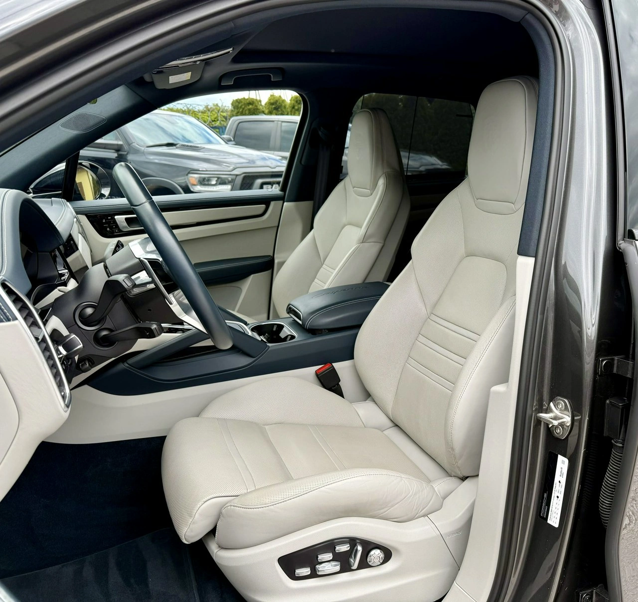 Porsche Cayenne - Zdjęcie 13