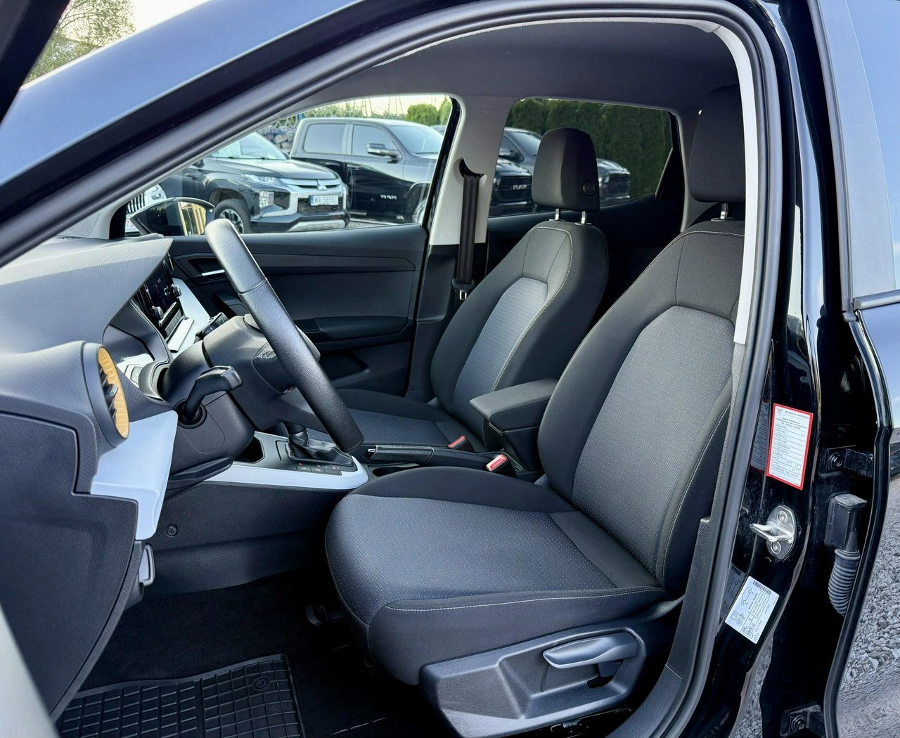 Seat Arona - Zdjęcie 14