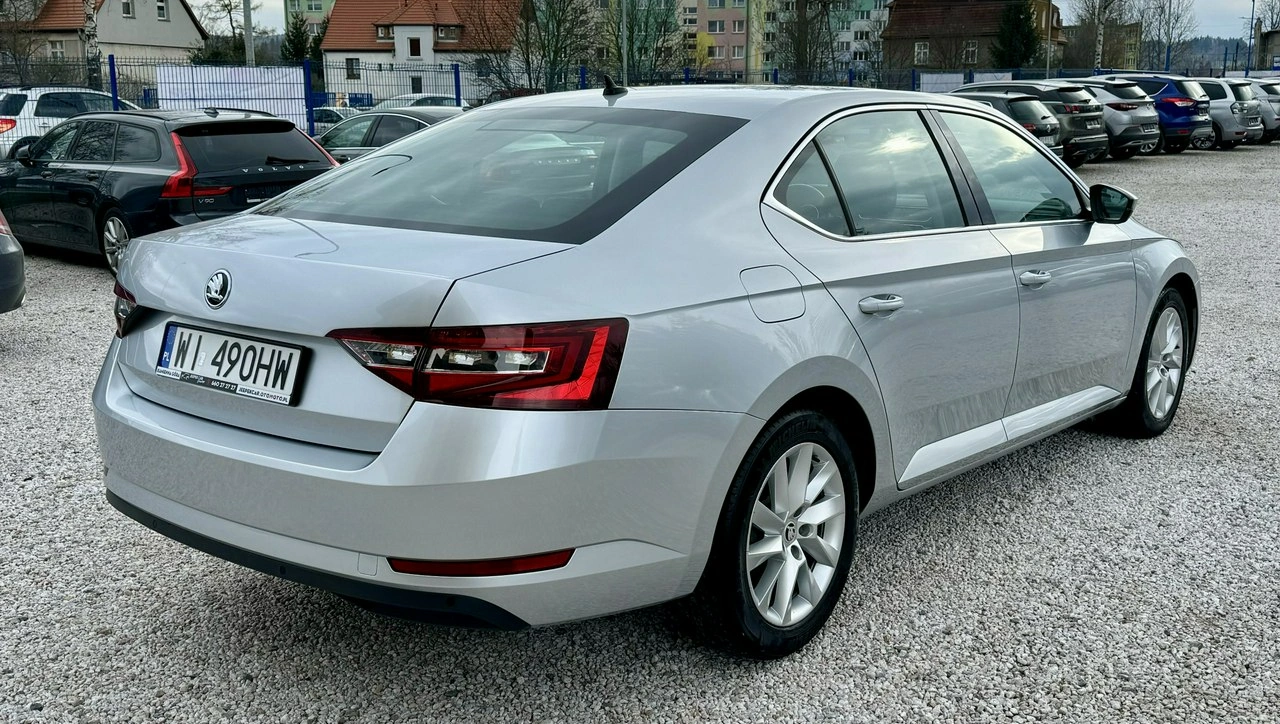 Skoda Superb - Zdjęcie 4