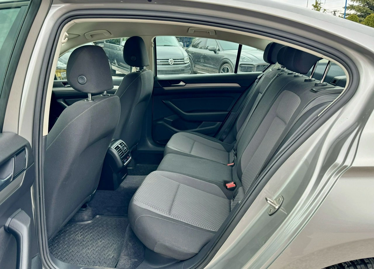 Volkswagen Passat - Zdjęcie 9