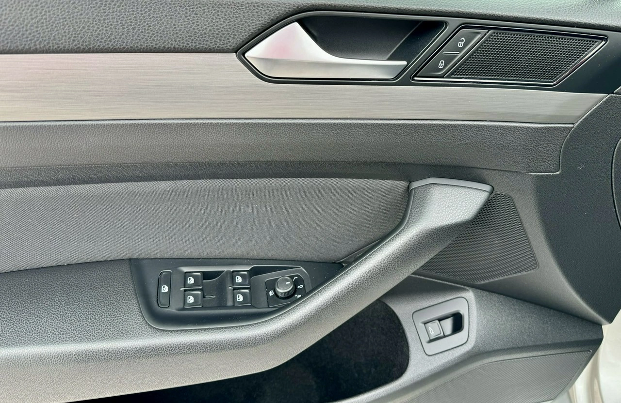 Volkswagen Passat - Zdjęcie 16