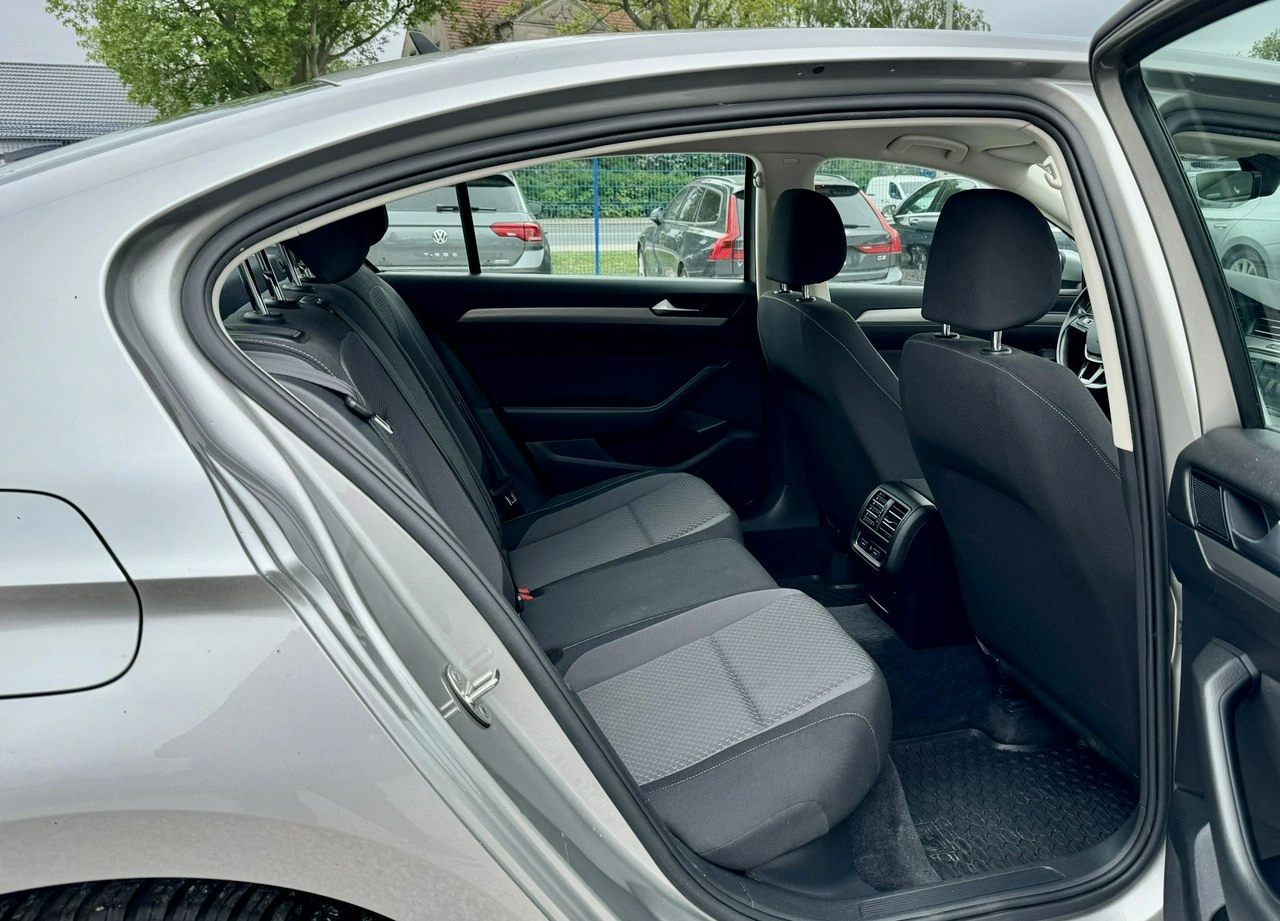 Volkswagen Passat - Zdjęcie 11