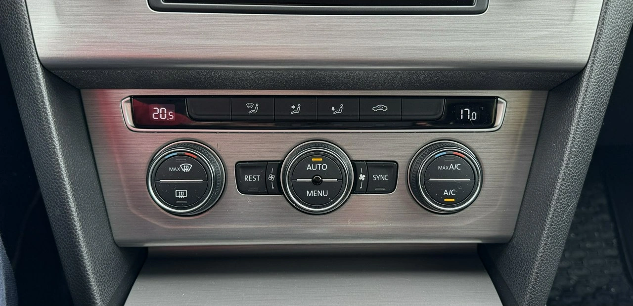 Volkswagen Passat - Zdjęcie 24