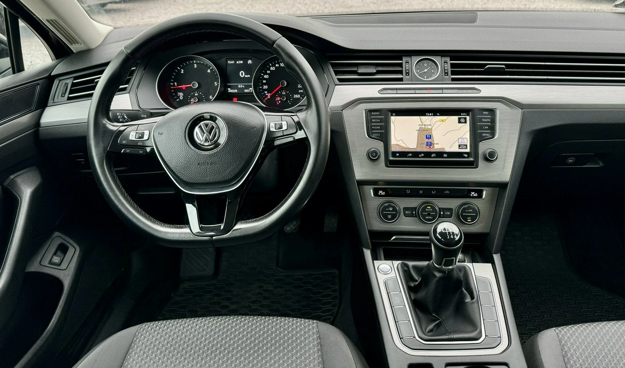 Volkswagen Passat - Zdjęcie 16