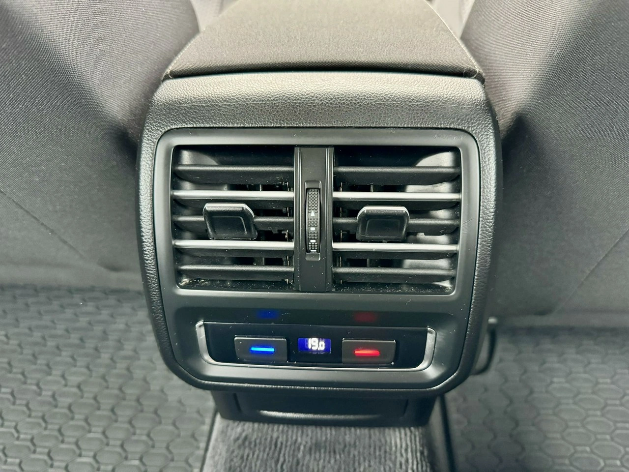 Volkswagen Passat - Zdjęcie 18