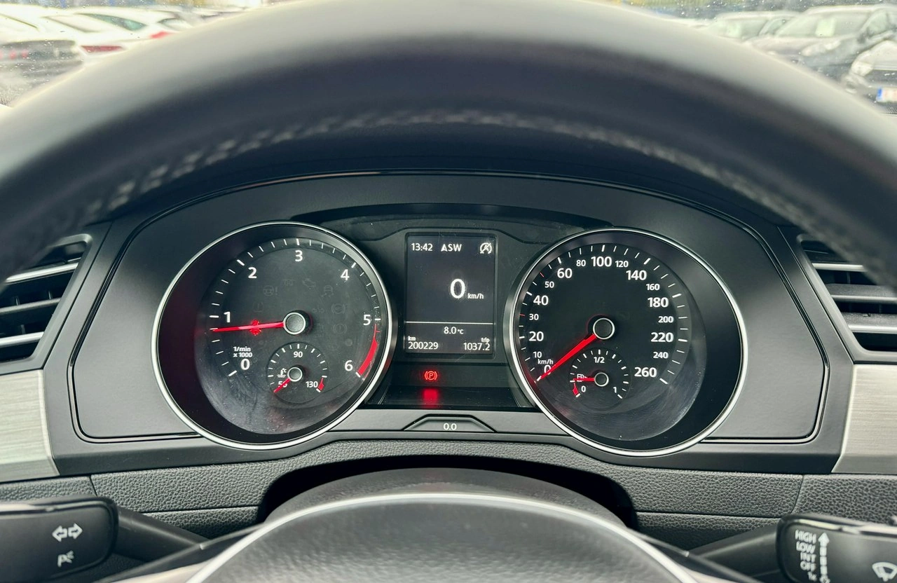 Volkswagen Passat - Zdjęcie 21