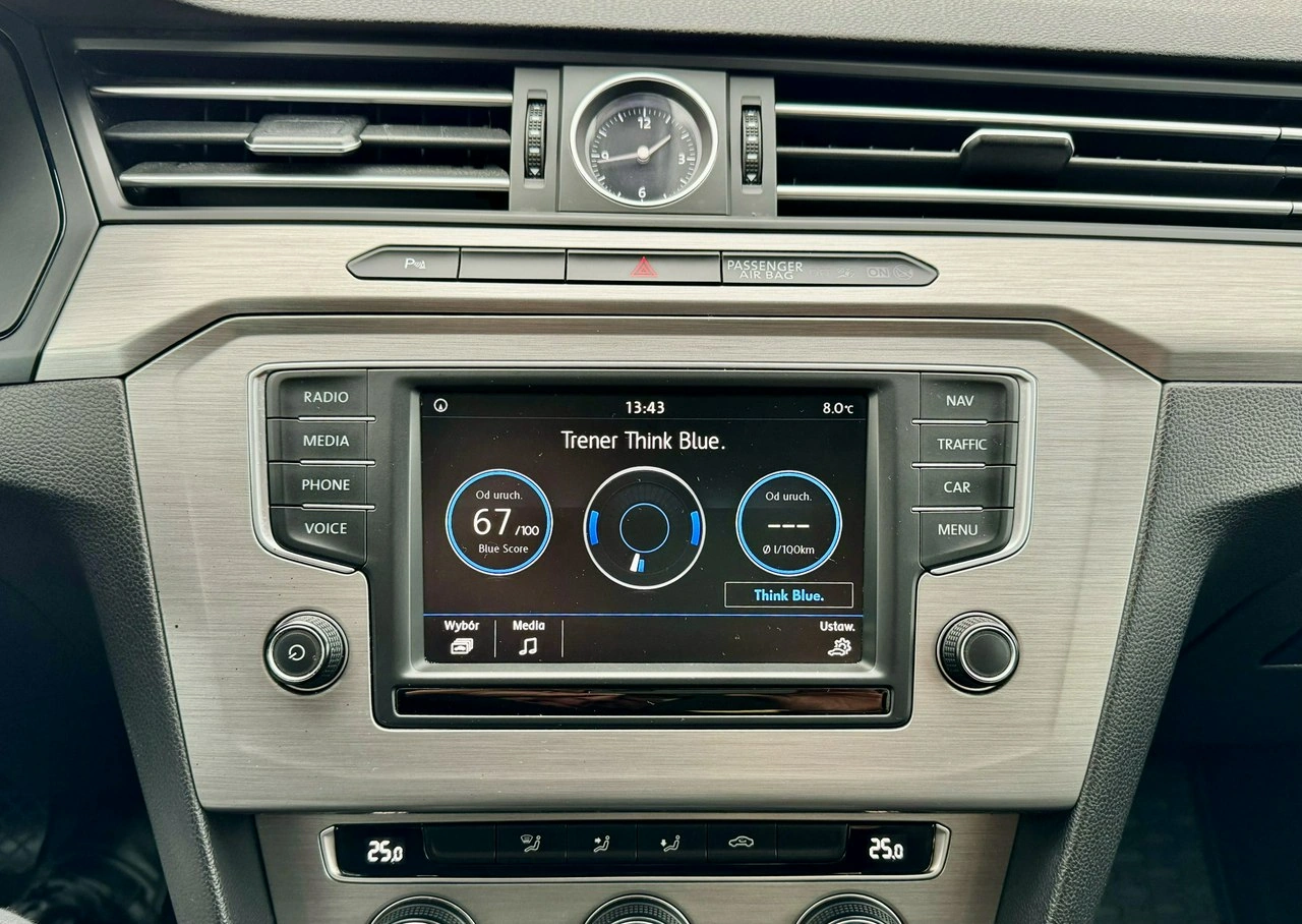 Volkswagen Passat - Zdjęcie 27