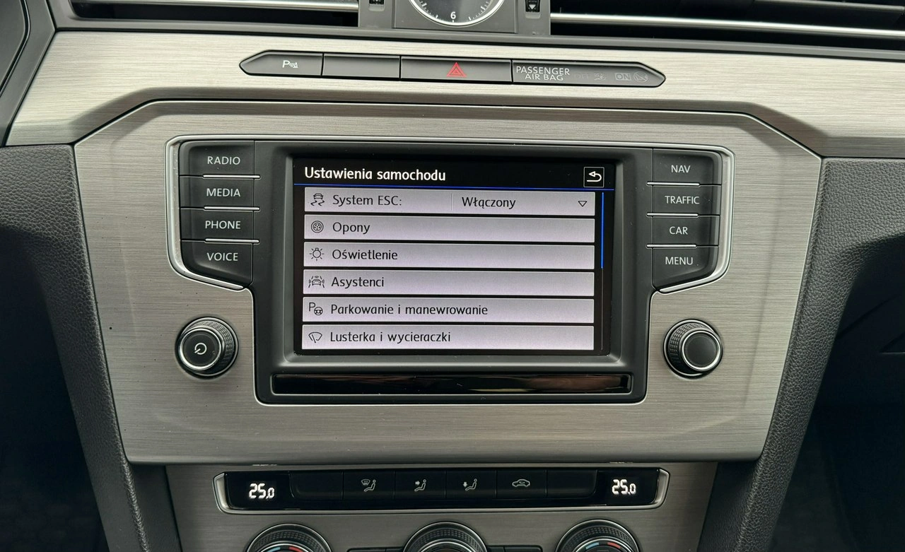 Volkswagen Passat - Zdjęcie 31