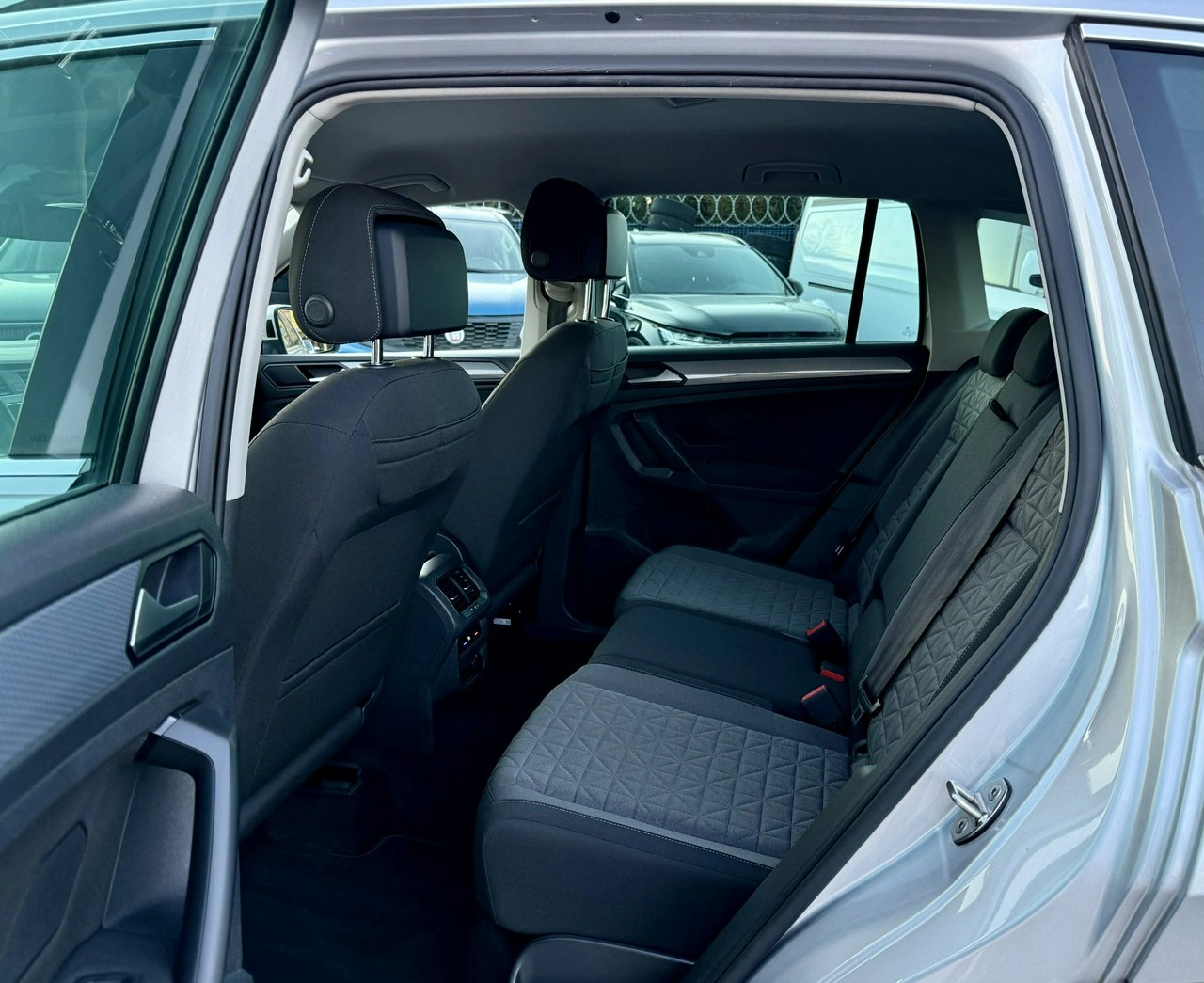 Volkswagen Tiguan - Zdjęcie 8