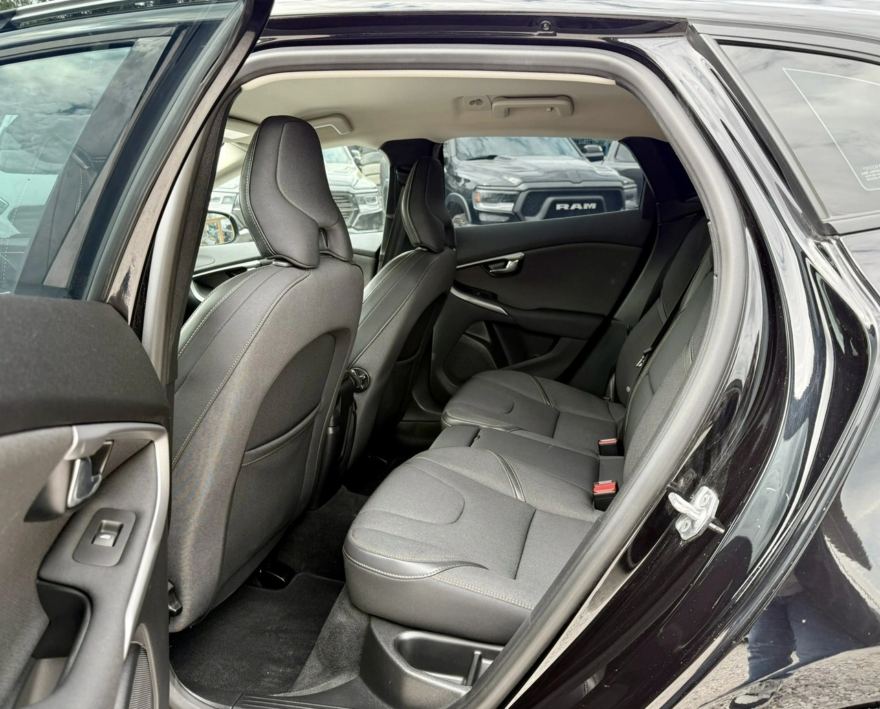 Volvo V40 Cross Country - Zdjęcie 9