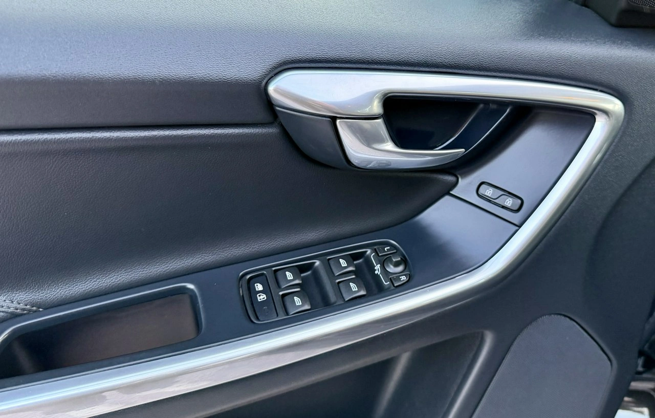 Volvo XC 60 - Zdjęcie 17