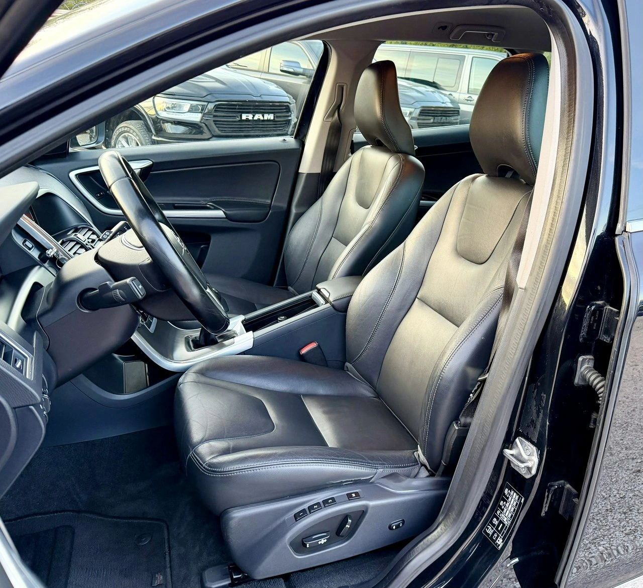 Volvo XC 60 - Zdjęcie 16