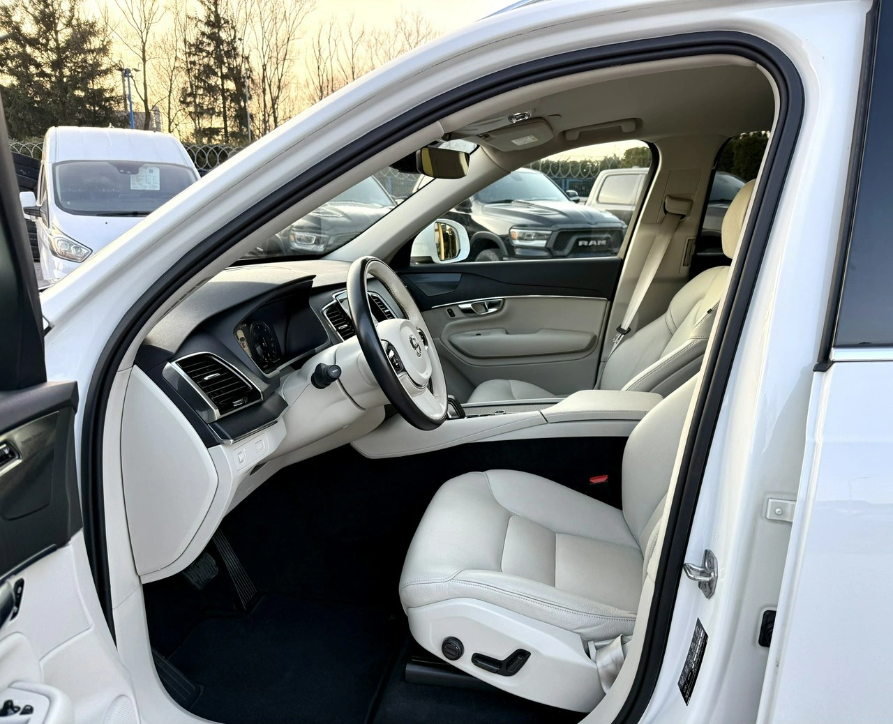 Volvo XC 90 - Zdjęcie 8