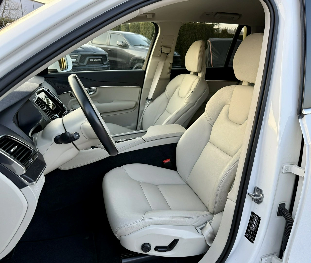 Volvo XC 90 - Zdjęcie 16