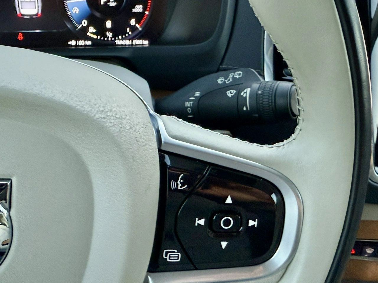 Volvo XC 90 - Zdjęcie 23