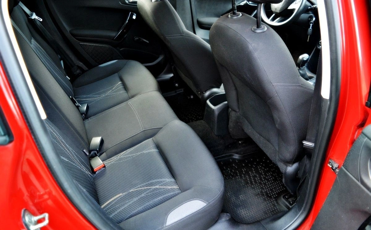 Peugeot 208 - Zdjęcie 10