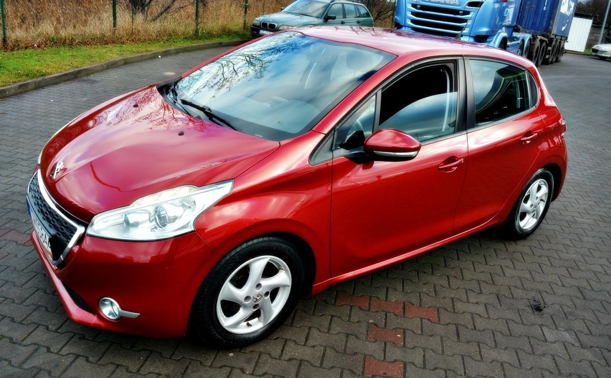 Peugeot 208 - Zdjęcie 13