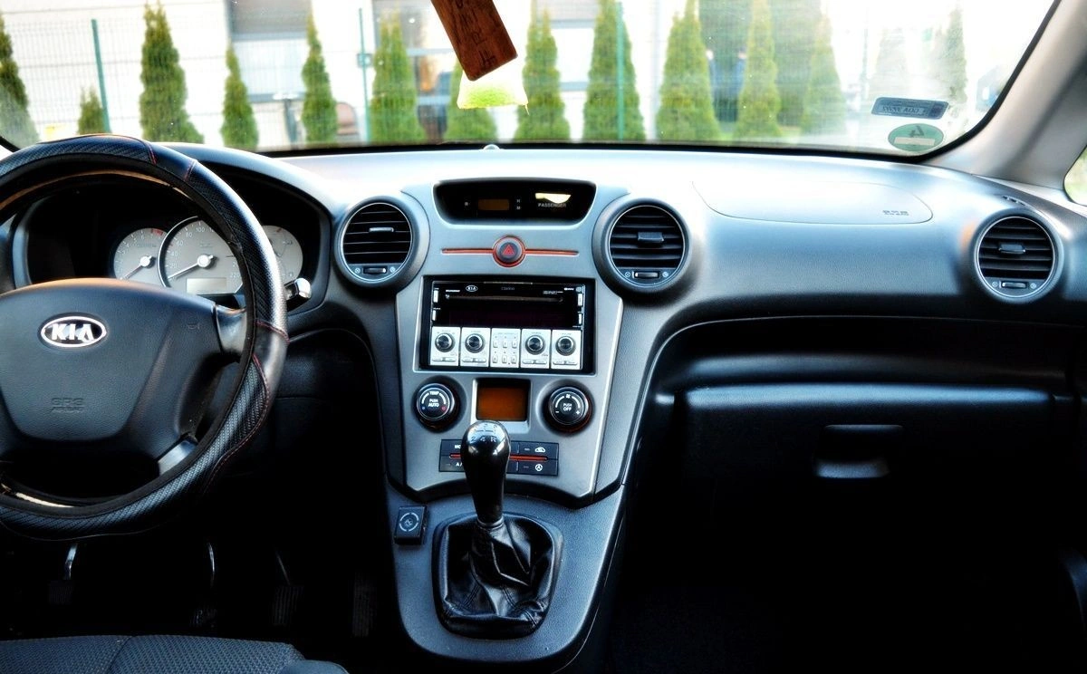 Kia Carens - Zdjęcie 9