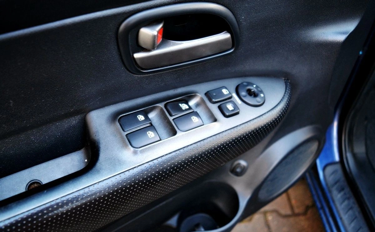 Kia Carens - Zdjęcie 12