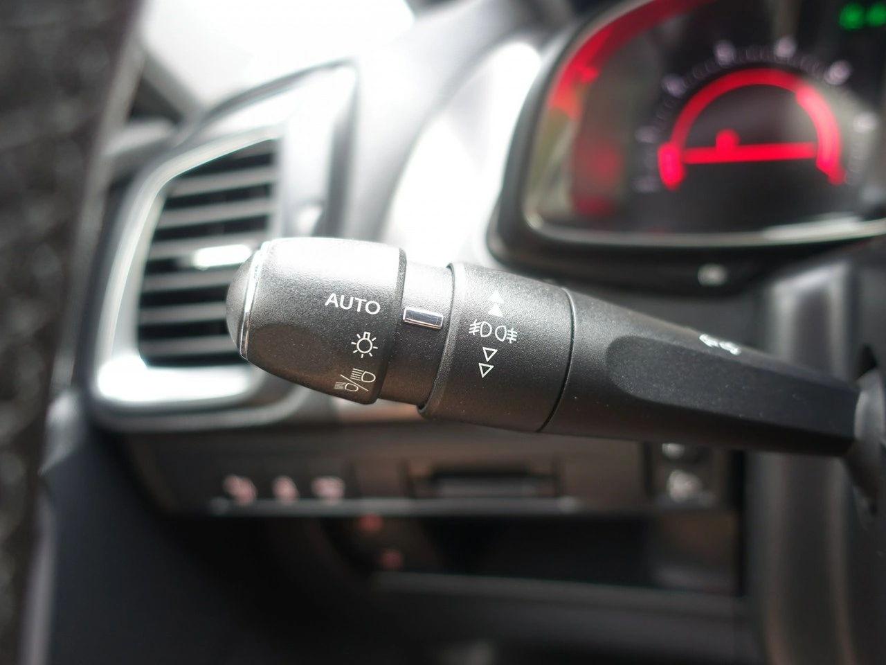 DS Automobiles DS 5 - Zdjęcie 18