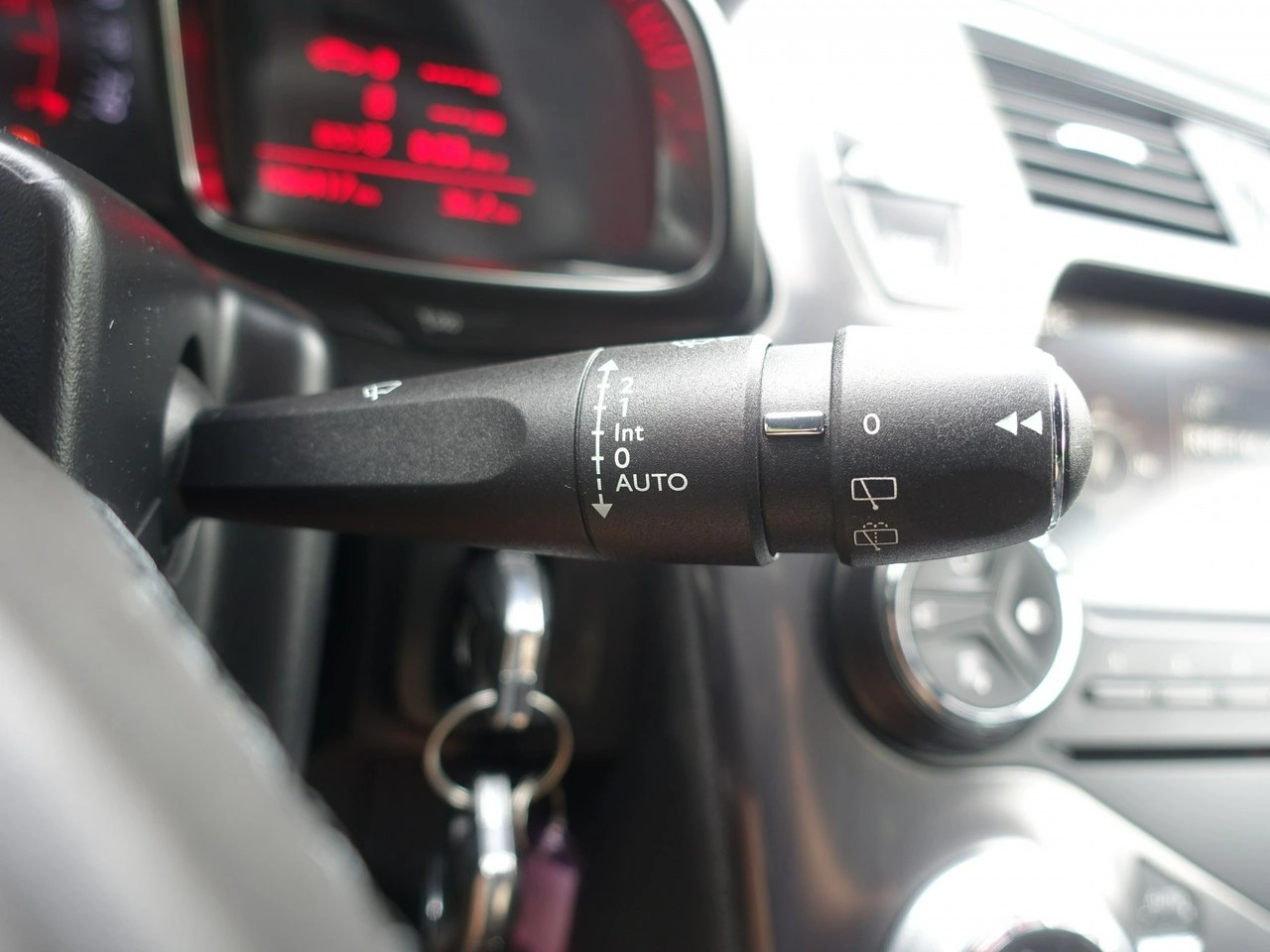 DS Automobiles DS 5 - Zdjęcie 19