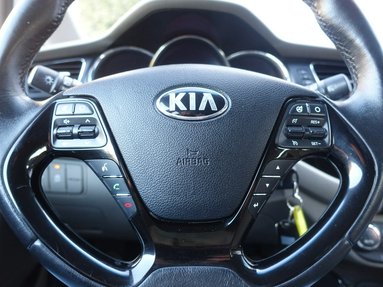 Kia Ceed - Zdjęcie 17