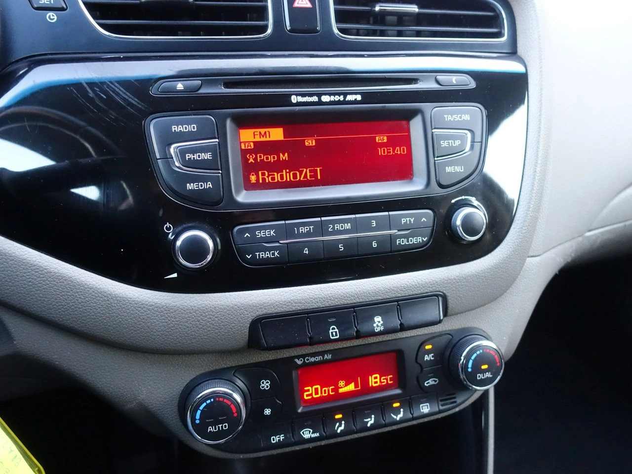 Kia Ceed - Zdjęcie 19