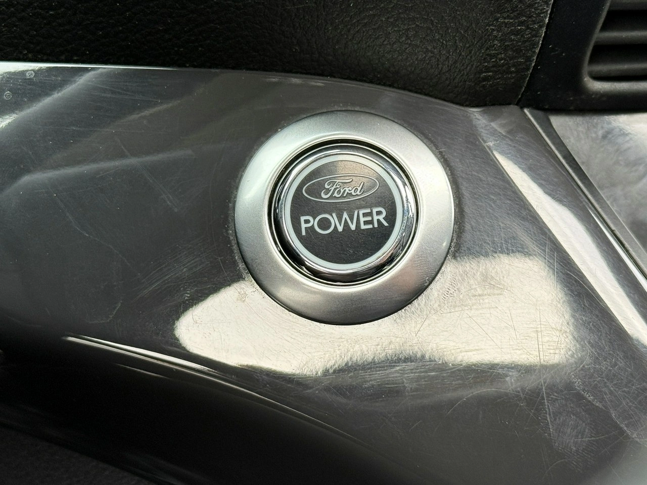 Ford Kuga - Zdjęcie 16