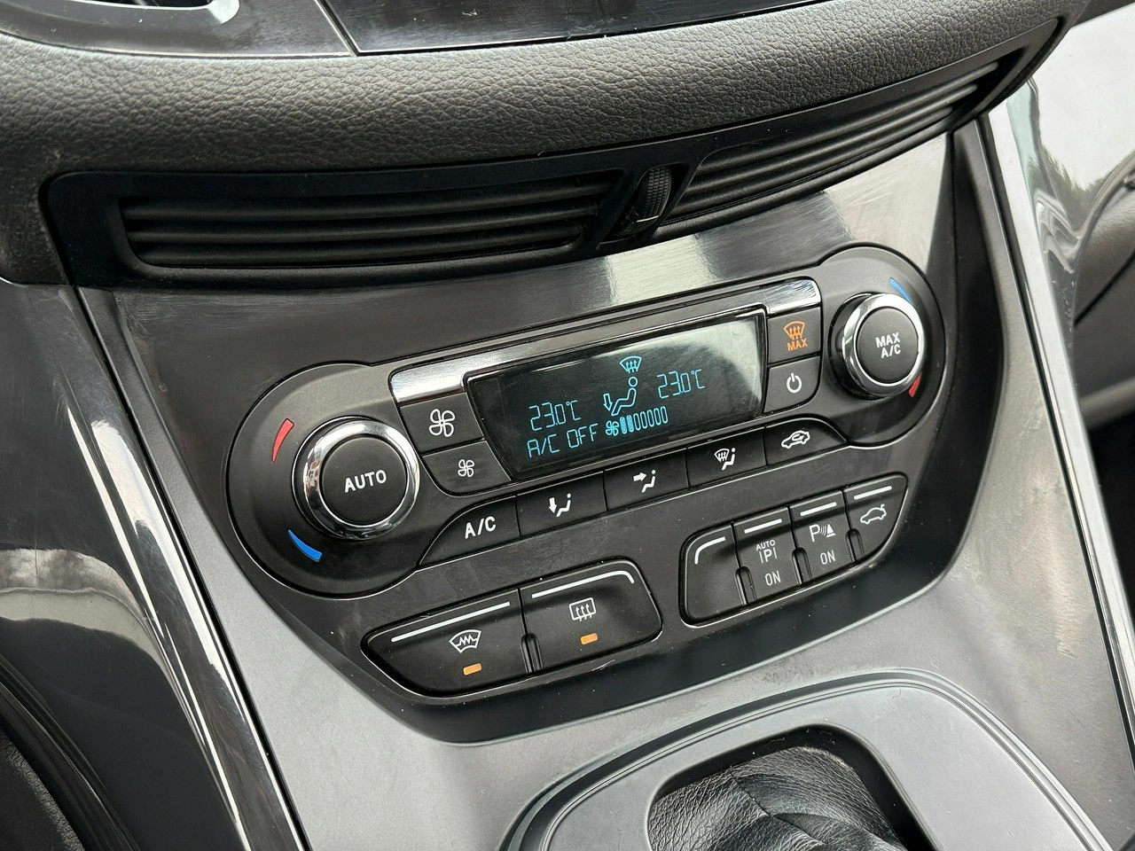 Ford Kuga - Zdjęcie 6