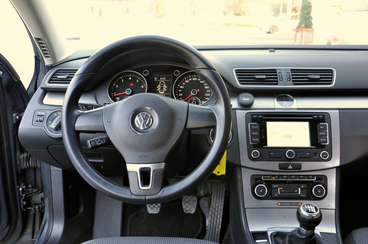 Volkswagen Passat - Zdjęcie 33