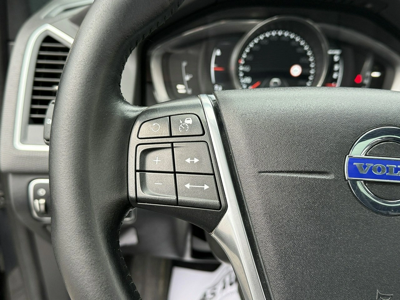 Volvo XC 60 - Zdjęcie 10