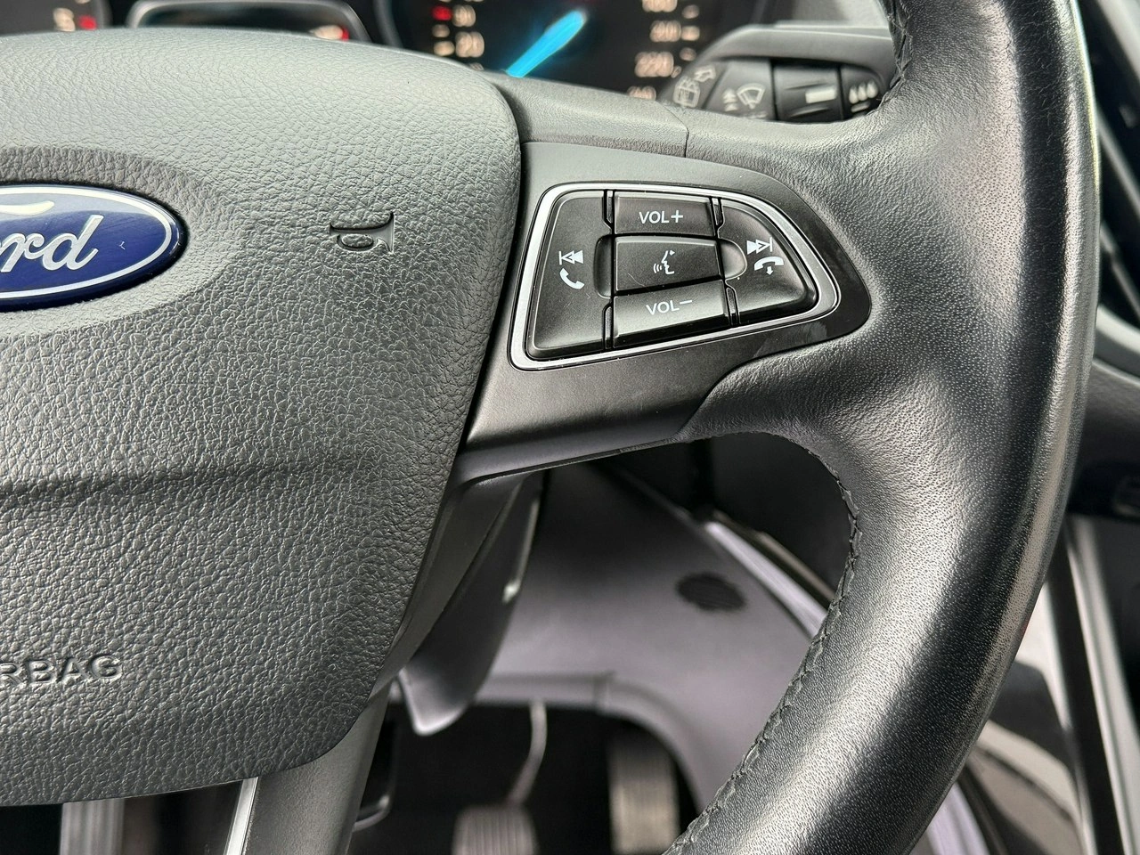 Ford Kuga - Zdjęcie 10